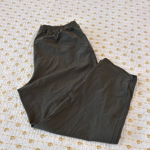 Lululemon Athletica Keep it Classic Crop Pants - Picture 5 of 5